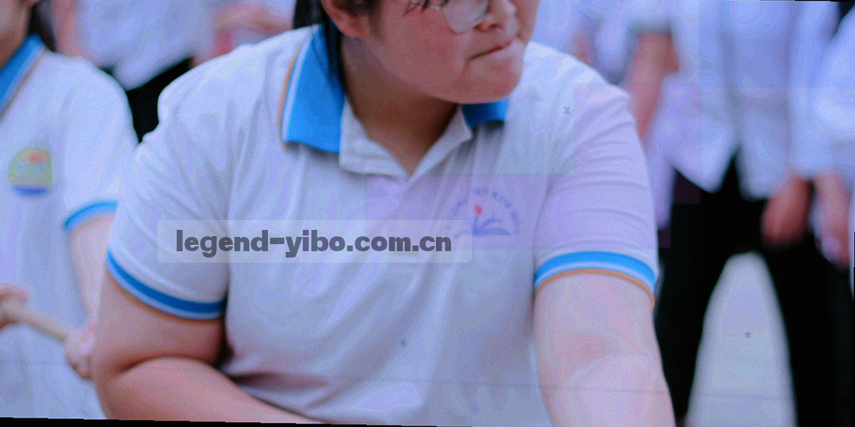 深墨底色上规整排列的网格与刻度线条，沙金细线点缀的抽象规范纹理